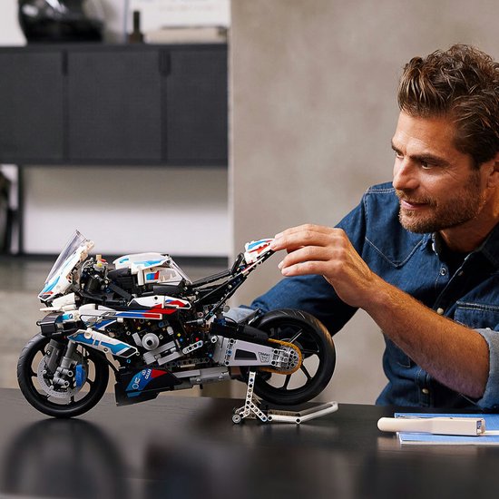 LEGO Technic BMW M 1000 RR Motor - 42130
