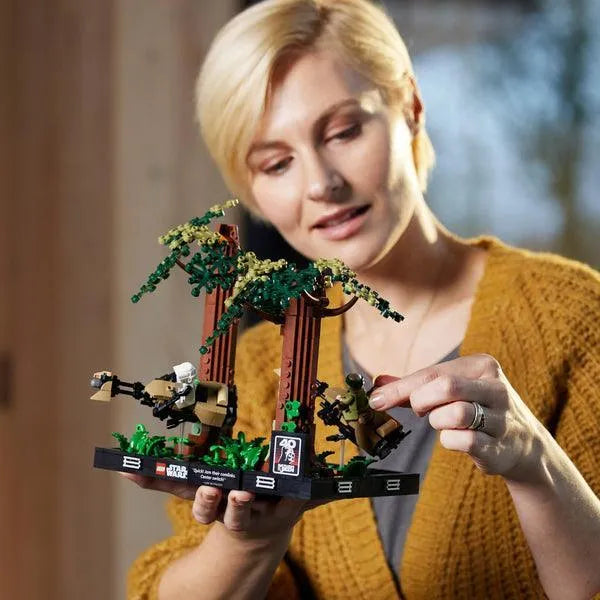 LEGO Endor Speeder Bike Chase Diorama 75353 StarWars