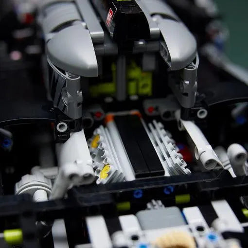 LEGO Peugeot 9x8 hypercar 42156 Technic