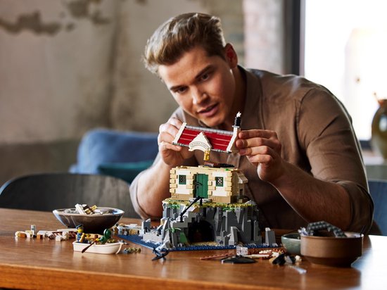 LEGO Ideas Gemotoriseerde vuurtoren met Lichtjes, Modelbouwset voor Volwassenen - 21335